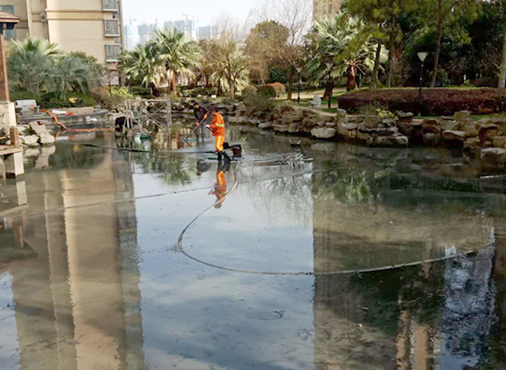 郾城景观池淤泥清理