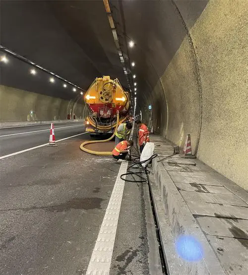 郾城隧道排水渠清淤